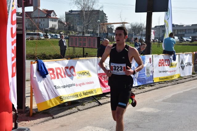 Dawid Kubiec pewnie wygrał starachowicki półmaraton.