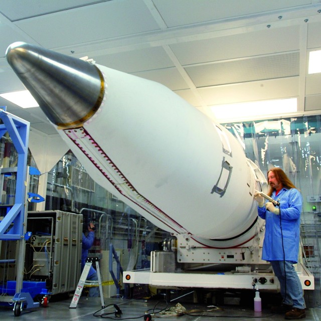 Montaż rakiety, która znajdzie się na wyposażeniu amerykańskiej tarczy antyrakietowej.