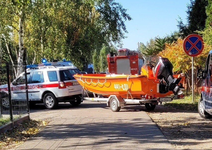 Trzeci dzień poszukiwań na jeziorze Pogoria III w Dąbrowie Górniczej. Nurkom wciąż nie udało się znaleźć żeglarza, który wpadł do wody