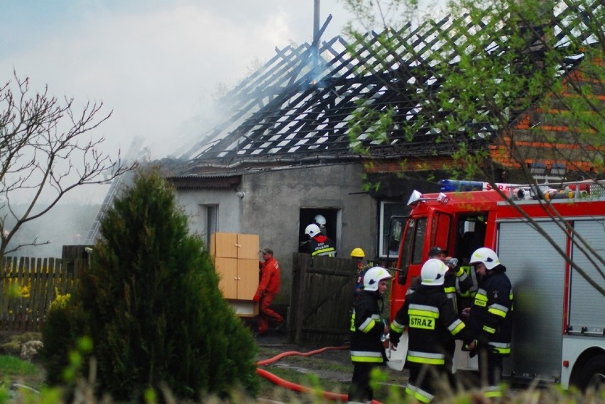 Pożar w Suchorzewku: Dwie rodziny straciły dach nad głową