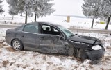 Wypadek na skrzyżowaniu. Zderzenie volkswagena z mercedesem (zdjęcia)