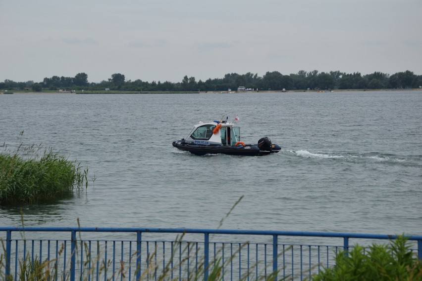 Tarnobrzeg. Zostały wznowione poszukiwania ciała 22-latka, który utonął w Jeziorze Tarnobrzeskim [NOWE FAKTY]