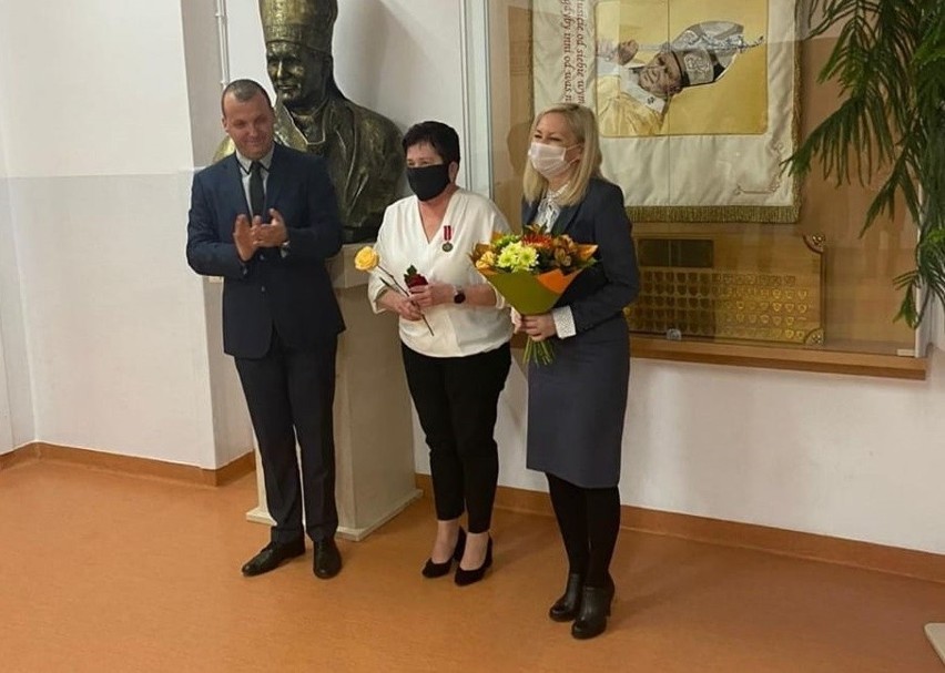 Anna Chmurzyńska, nauczycielka ze szkoły w Tczowie, została odznaczona Medalem Komisji Edukacji Narodowej 