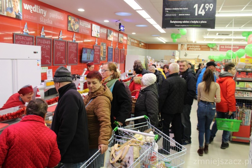 Sejny: Pierwsza w mieście galeria handlowa oficjalnie otwarta. Na świąteczne zakupy przyjechały tłumy ludzi [ZDJĘCIA]