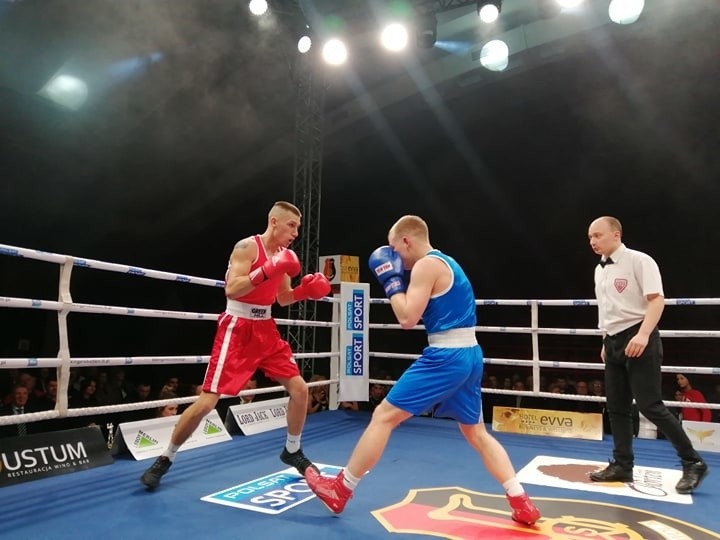 Przemysław "Smile" Gorgoń wygrał walkę wieczoru. STALOWA WOLA BOXING SHOW - zapis RELACJI LIVE. I Memoriał Lucjana Treli (GALERIA)