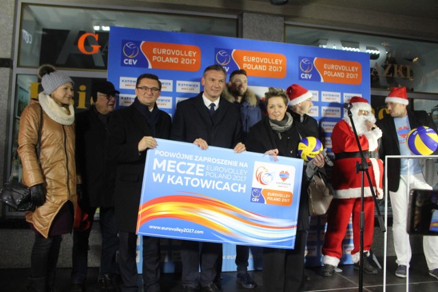 W Katowicach na Placu Kwiatowym uruchomiono zegar odliczający czas do rozpoczęcia mistrzostw Europy w siatkówce mężczyzn.