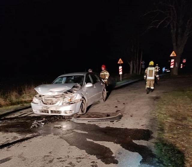 Wypadek w Wymiarkach. Doszło do zderzenia dwóch samochodów osobowych w pobliżu przejazdu kolejowego.