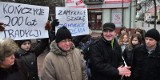 Pikietowali przeciw likwidacj Gimnazjum nr 1 w Tarnobrzegu