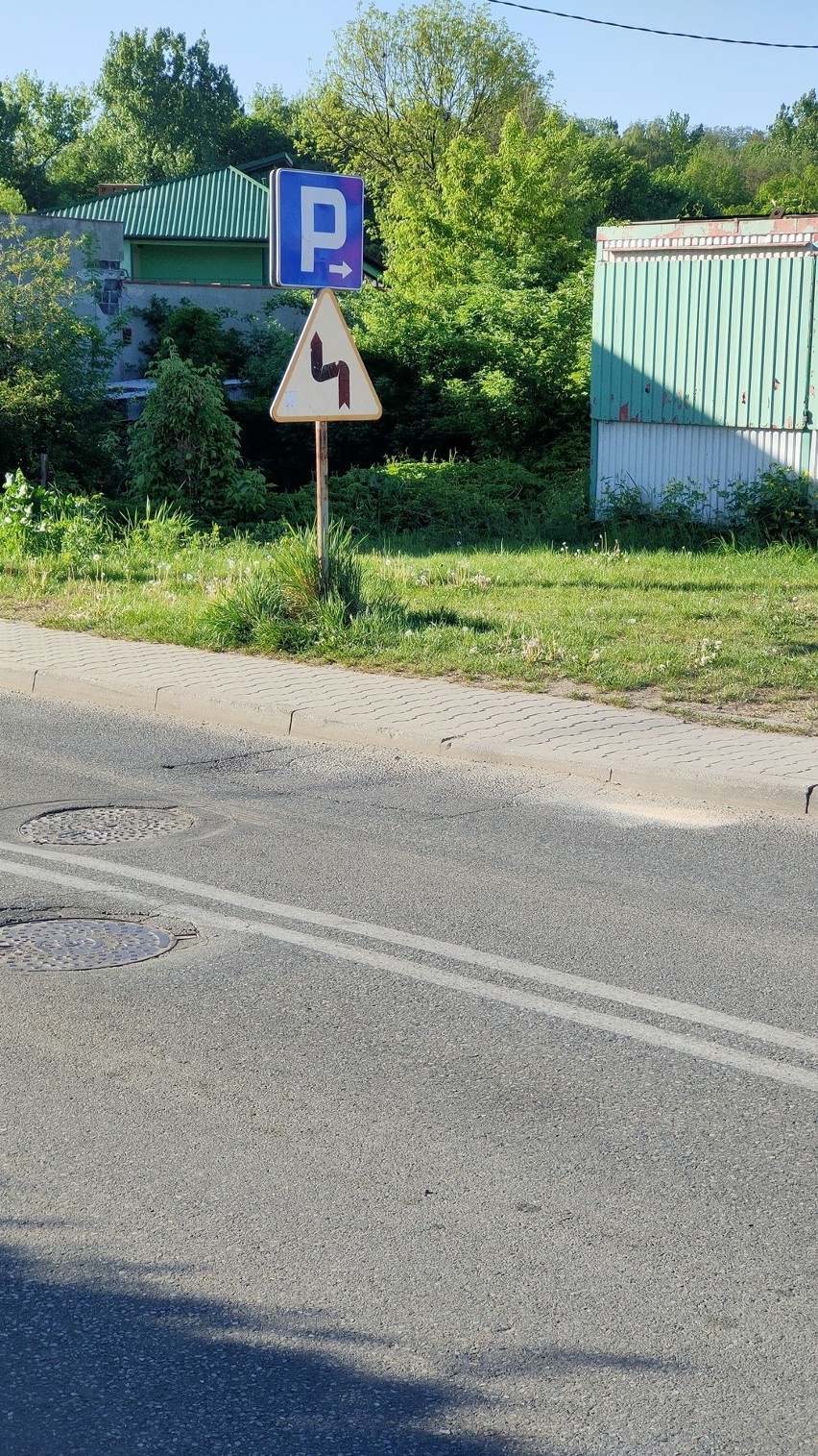 Kawałek miejsca od strony ulicy Brzozowickiej w Będzinie,...