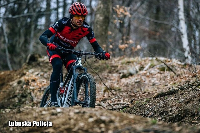 Młodszy aspirant Tomasz Kołogryw z Komisariatu Policji w Szprotawie zdobywa laury na zawodach sportowych.