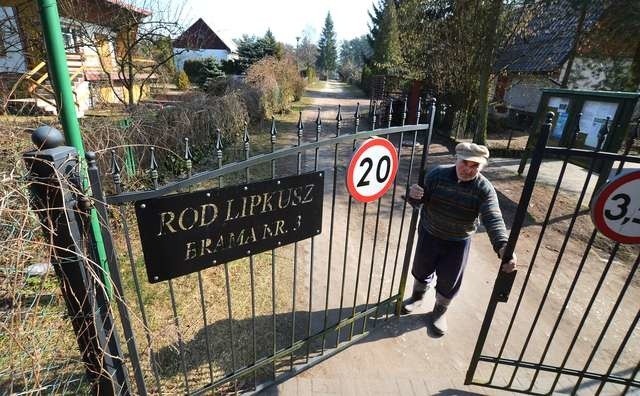 Podwyżki obejmą 16 ogrodów działkowych na terenie gminy Koronowo. Na zdjęciu Edmund Kolano