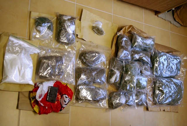 Policjanci z Białegostoku zatrzymali dilera z prawie 4 kg narkotyków