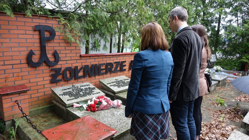 Ostrowianie pamiętali o rocznicy śmierci rotmistrza Pileckiego. 25.05.2021. Zdjęcia
