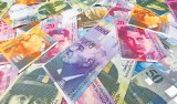 Kurs franka szwajcarskiego spada w dół i jest teraz najtańszy od trzech lat! To świetna wiadomość dla osób mających kredyt we frankach