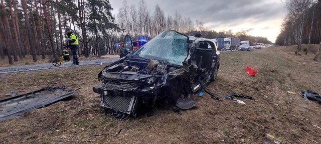 Do poważnego wypadku doszło w poniedziałek rano, 4 kwietnia, na Drodze Krajowej nr 10 za węzłem w Stryszku w kierunku Torunia. Zderzyły się tam czołowo dwa samochody - bus i osobowy. Siedem osób odwieziono do szpitala.