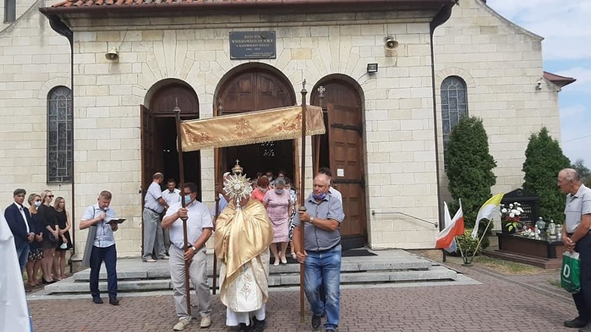 Piękna oprawa uroczystości odpustowej w Kazimierzy Małej. Z wiernymi modlił się ojciec duchowny kapłanów diecezji kieleckiej [ZDJĘCIA]  