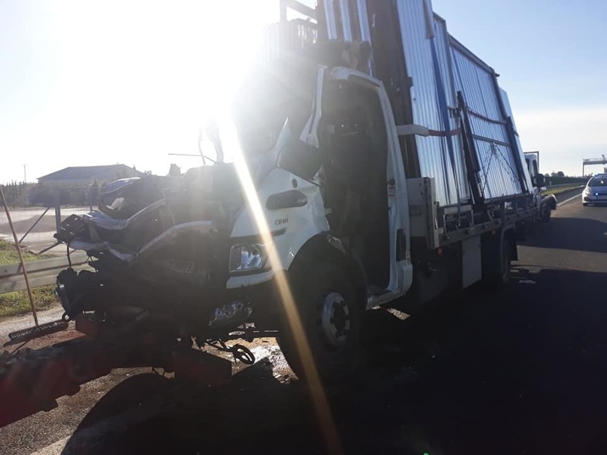 Wypadek śmiertelny w Promnej pod Białobrzegami. Pasażer busa nie żyje, kierowca w ciężkim stanie w szpitalu