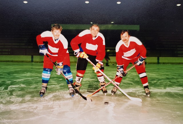 Trzej przyjaciele-oldboje z lodowiska, od lewej: Andrzej Mateja, Piotr Cebula i Andrzej Wodrowski.