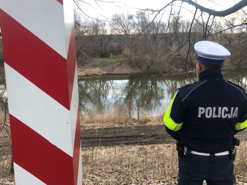 Policjanci wydziału ruchu drogowego inowrocławskiej policji...