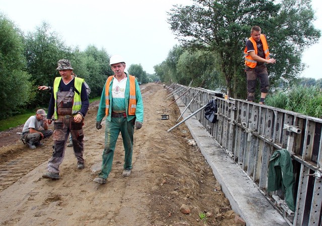 Tegoroczne prace polegać będą na modernizacji trzech kilometrów wałów przeciwpowodziowych wokół Wyspy Puckiej.