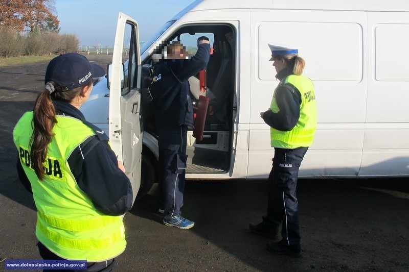 Zima na drogach Dolnego Śląska. Kierowcy są nieprzygotowani. O czym powinni pamiętać?