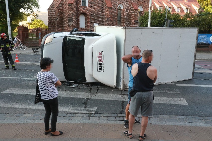 Wypadek na skrzyżowaniu Traugutta i Pułaskiego [ZDJĘCIA]