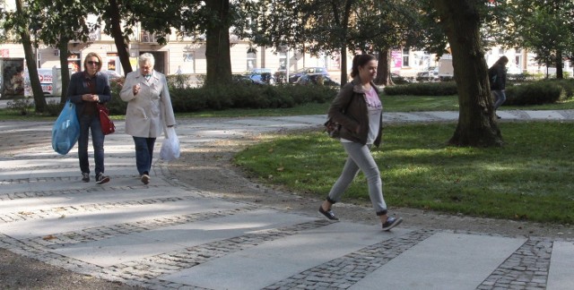 Zakończyła się już przebudowa parku Kościuszki. Na alejkach zostały położone płyty, by piesi mogli spacerować bez przeszkód.