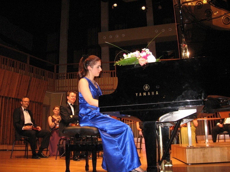 W pamięci została mloidziutka pianistka Leonora Armellini z...