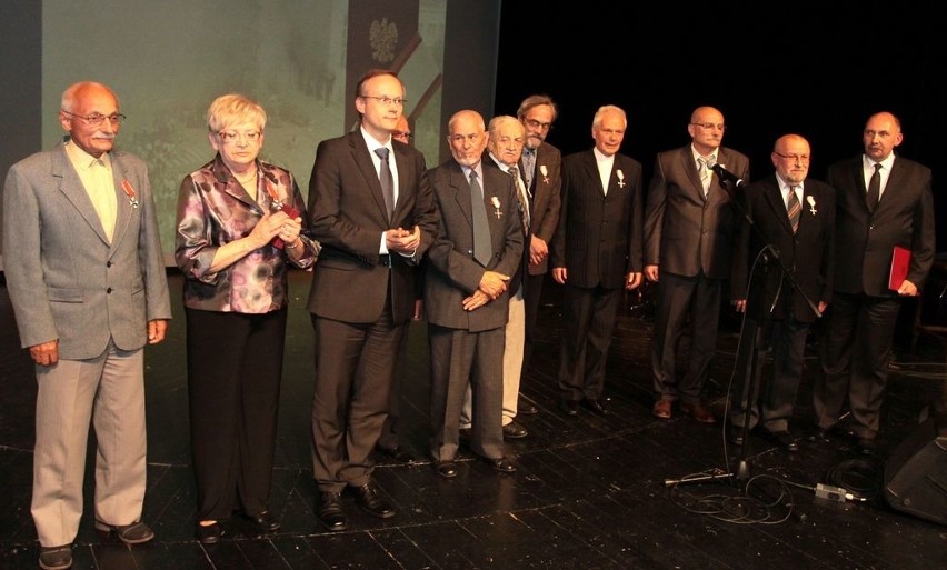 Czerwiec 76 w Radomiu: medale dla działaczy dawnej opozycji (wideo, zdjęcia)