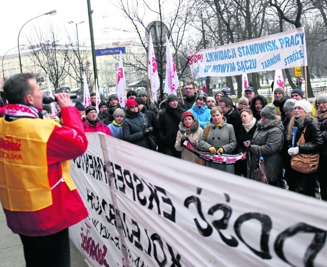 Pod Urzędem Wojewódzkim protestowało ponad sto osób