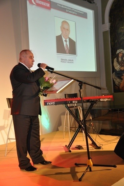 Starosta kielecki Zenon Janus odebrał nagrodę - Innowatora 2009, w czwartek w Centralnej Bibliotece Rolniczej w Warszawie.