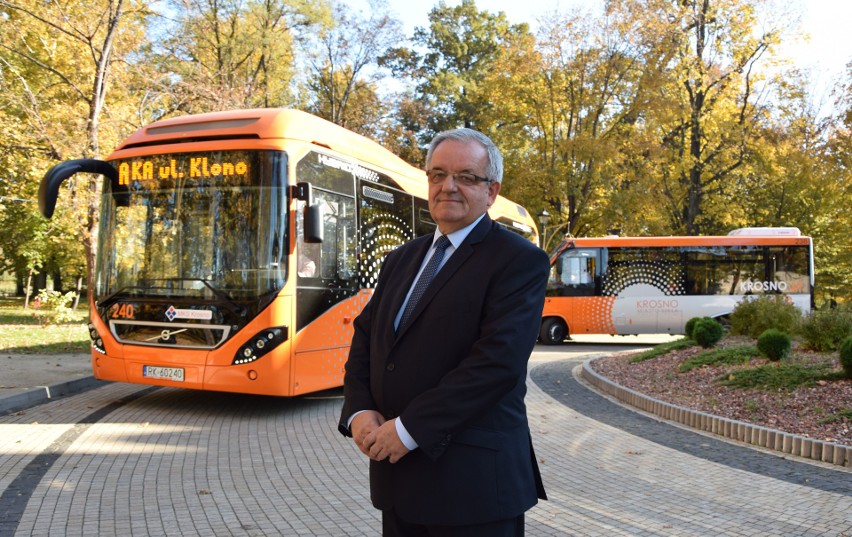 Komunikacja miejska w Krośnie ma nowe autobusy. 13 niskoemisyjnych pojazdów dostarczyły firmy Volvo i MMI [ZDJĘCIA]