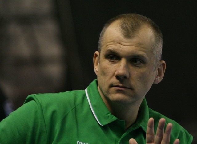 Prowadzona przez trenera Dariusza Daszkiewicza drużyna siatkarzy Effector Kielce wygrała w Nowym Sączu z Asseco Resovią Rzeszów 3:1.