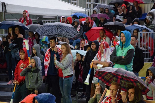 Mecz Polska-Kolumbia w Częstochowie: Kibice wierzyli w zwycięstwo biało-czerwonych