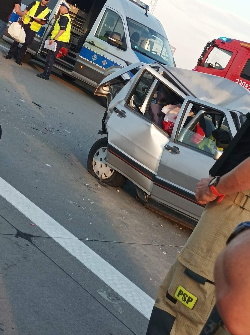 Wypadek na autostradzie A4 pod Wrocławiem. Zderzyły się 3 samochody, dwie osoby zostały ranne [ZDJĘCIA]