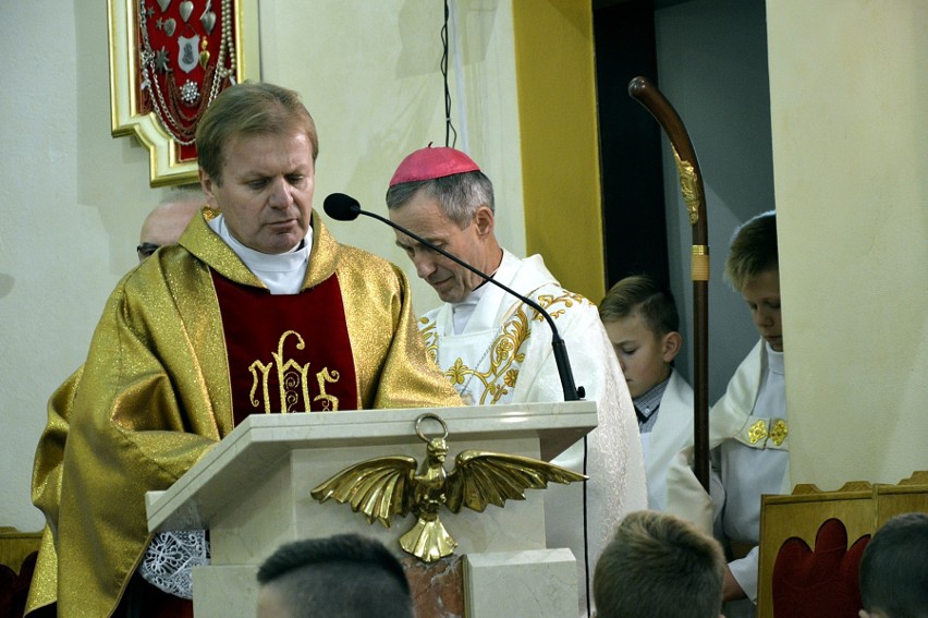 Staszkówka. Uroczyście świętowano rocznice niepodległości. W kościele odsłonięto okolicznościową tablicę