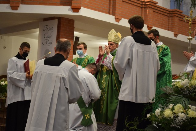 Diecezja sandomierska ma nowego kapłana. W parafii świętych Franciszka Salezego i Andrzeja Boboli w Gorzycach biskup sandomierski Krzysztof Nitkiewicz włączył w grono prezbiterium diakona Piotra Sosnówkę.