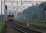 Utrudnienia w kursowaniu pociągów na Podbeskidziu: Odwołane kursy i opóźnienia. To przez wiatr