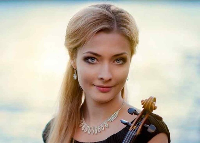 Amelia Maszońska rozpoczęła naukę gry na skrzypcach w wieku 6 lat w Państwowej Szkole Muzycznej I i II st. im. Mieczysława Karłowicza w Zielonej Górze