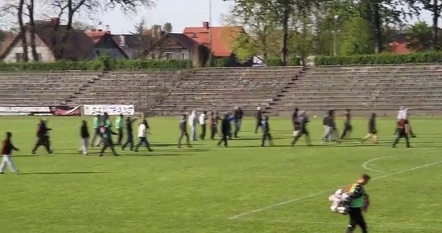 Po godz. 22.00 doszło do kolejnych starć z policją, tym...