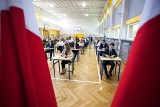 Matura 2018 z matematyki. Uczniowie brzeskiej "Zielonki" na egzaminie maturalnym z matematyki [ZDJĘCIA]