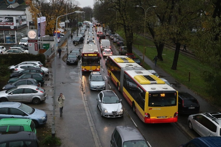 Drogowy paraliż we Wrocławiu. Miasto znów stanęło w korku