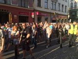 Duże utrudnienia w centrum Wrocławia. 1 maja przez miasto przejdzie marsz poparcia dla skrócenia godzin pracy 