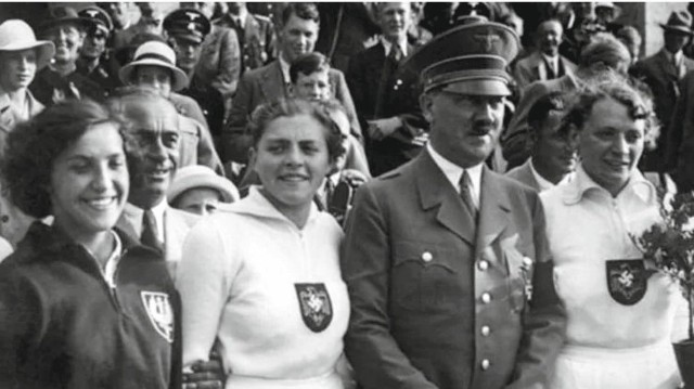 Od lewej: Maria Kwaśniewska-Maleszewska z ŁKS, brązowa medalistka igrzysk olimpijskich w Berlinie w 1936 roku.