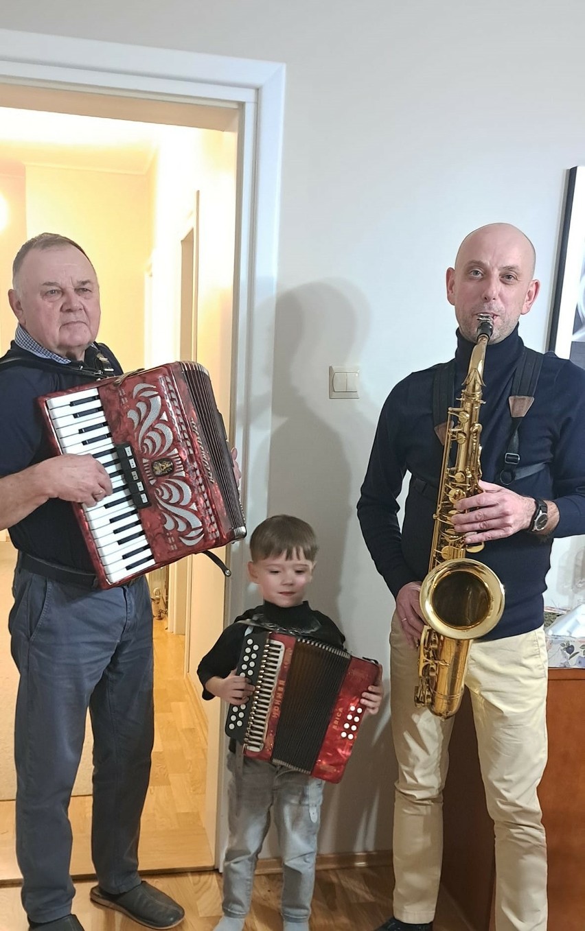 Paweł Bartoszek z synkiem i ojcem. Na zdjęciu trzy pokolenia...