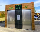 W Krasnobrodzie zostanie otwarta "toaleta zewnętrzna" za... ponad 276 tys. zł. 