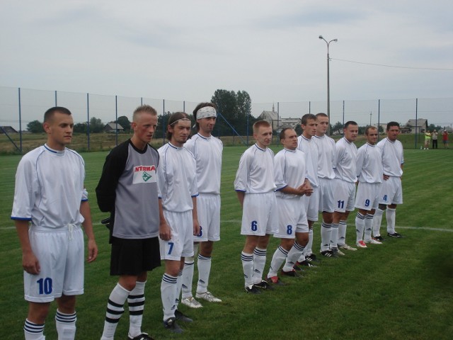 W 2006 roku Spójnia awansowała do klasy okręgowej. Na zdjęciu zespół przed pierwszym meczem sezonu.