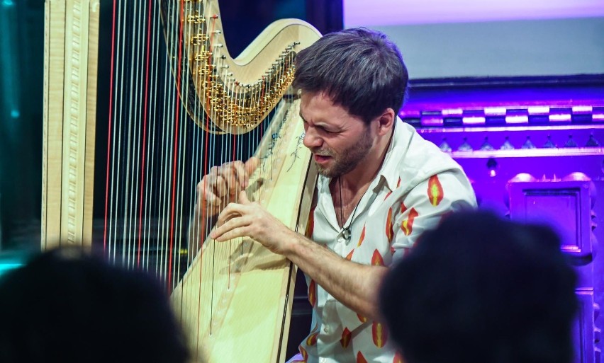 Światowej sławy wirtuoz harfy Alexander Boldachev w...
