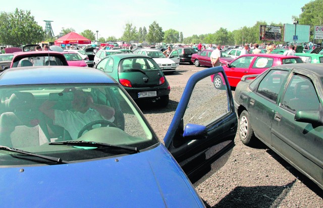 Samochody kupujemy głównie używane. Często chodzi o auta mające po 10 lat z okładem