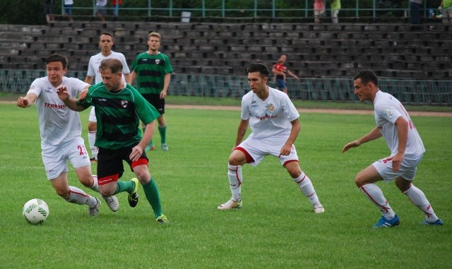 W meczu towarzyskim Star przegrał z Widzewem 0:6. W starachowickim zespole zagrał między innymi jeden z nowych zawodników Mirosław Słoń.